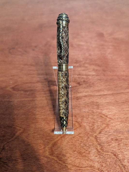 Rattle snake pen